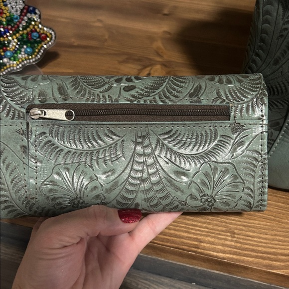 Large American West Navajo Soul genuine, leather, Zip Top Tote purse & wallet - Picture 14 of 15